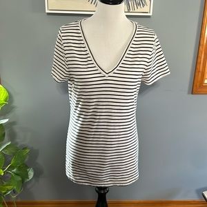 Mossimo Short Sleeve V-Neck tshirt